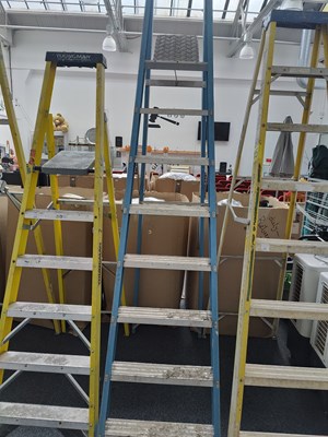 Lot 213 - Blue 8 tread step ladder
