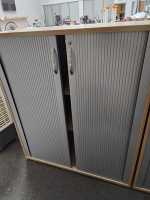 Lot 253 - Sliding door cupboard