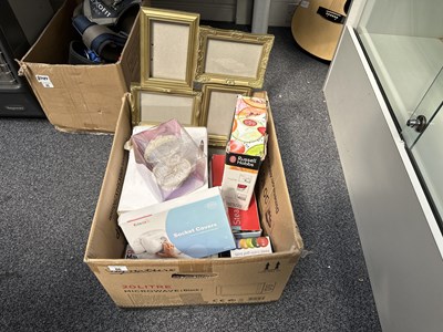 Lot 66 - Box of Misc