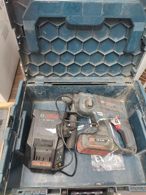 Lot 44 - Bosch professional cordless drill with battery and charger tested working
