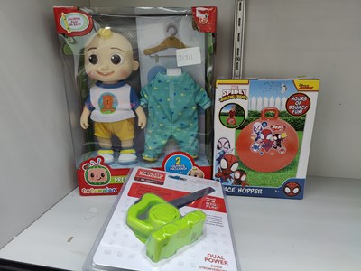 Lot 99 - Bundle of toys including cocomelon set
