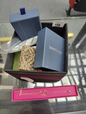 Lot 156 - Bundle of costume jewellery