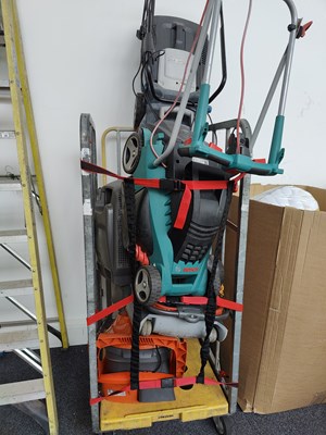 Lot 208 - Cage of lawnmowers