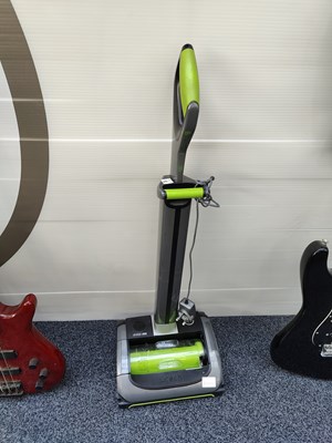 Lot 152 - G tech compact vacuum with charger