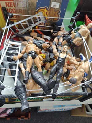 Lot 286 - Qty of wrestling figures and ring