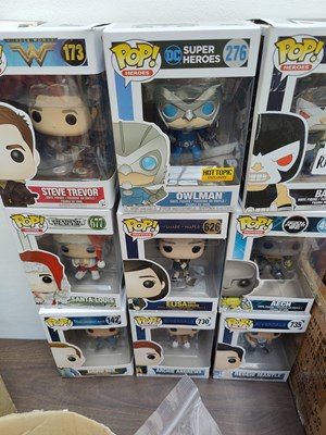 Lot 32 - Collection of 9 pop figures