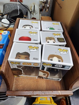 Lot 25 - Collection of 6 pop figures