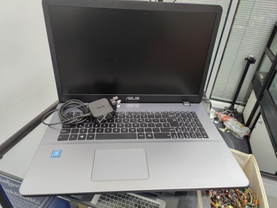 Lot 135 - Asus laptop with celeron processor fully reset with windows complete with charger