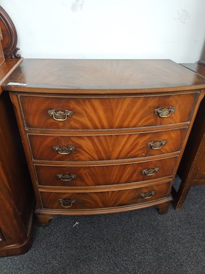 Lot 179 - Vintage chest of 4 drawers