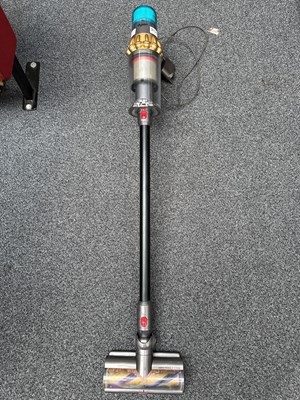 Lot 75 - Dyson V15 Detect Battery Hoover