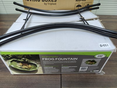Lot 142 - Solar powered frog fountain