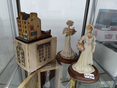 Lot 94 - Ceramic Glasgow tenament with ceramic ladies