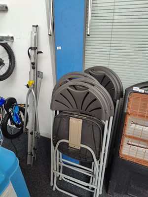 Lot 213 - 6 Folding Chairs & Folding Bench