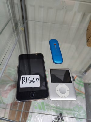 Lot 82 - Bundle of apple tech with a internet dongle