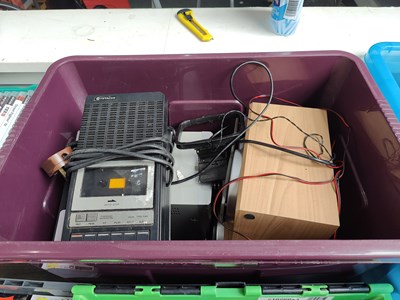 Lot 4 - Bundle of audio equipment untested