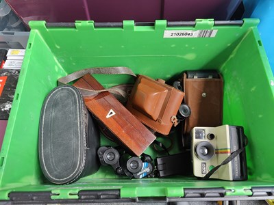 Lot 5 - Qty of vintage cameras and binoculars