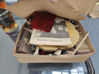 Lot 121 - Box of vintage Xmas decorations