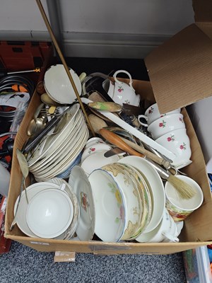 Lot 53 - Box of misc