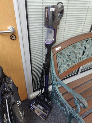 Lot 233 - Shark duo clean vacuum