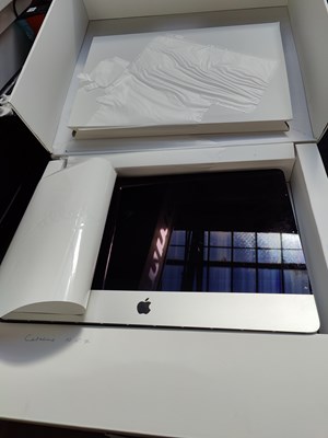 Lot 18 - Apple i-mac computer in box untested