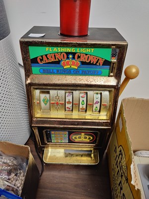 Lot 26 - Small casino crown flashing light slot machine