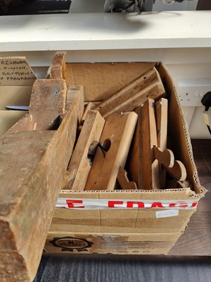 Lot 69 - Box on vintage wooden tools