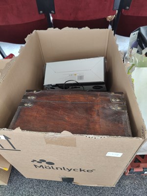 Lot 303 - Box of misc