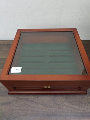 Lot 206 - Display case for jewellery etc