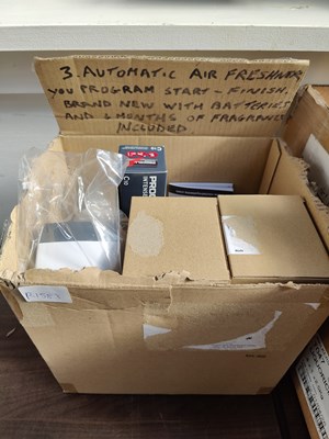 Lot 11 - Automatic air fresheners