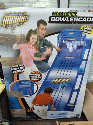 Lot 212 - Electronic bowlercade arcade alley toy