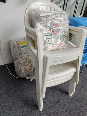 Lot 252 - Garden chairs with cushions