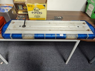 Lot 30 - Police beacon light bar