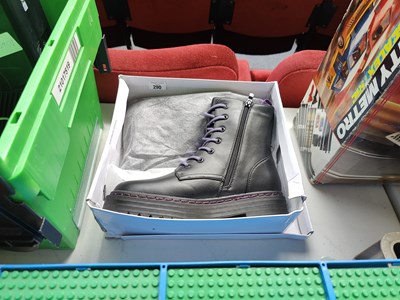Lot 290 - Black & purple boots