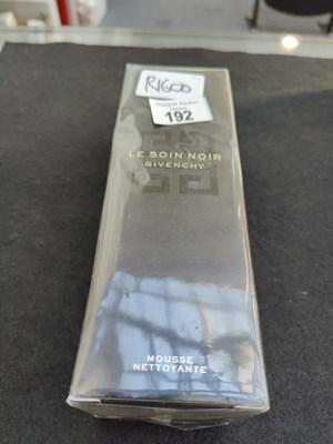 Lot 192 - Givenchy le soin noir mousse
