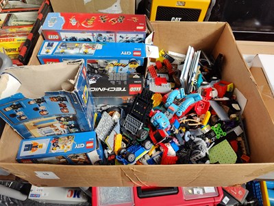 Lot 10 - Large box of assorted lego