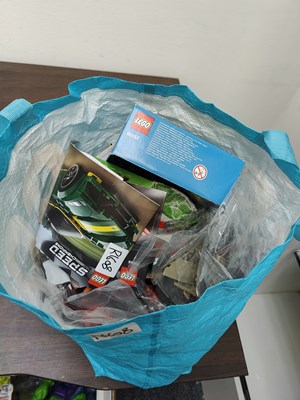 Lot 32 - Bag of assorted lego
