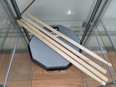Lot 102 - Drum training pad with 2 pairs of sticks