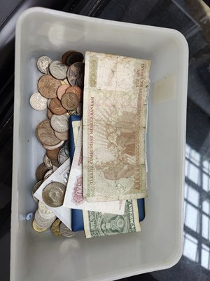 Lot 139 - Tub containing assorted coins and notes