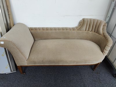 Lot 242 - Chaise longue in beige fabric