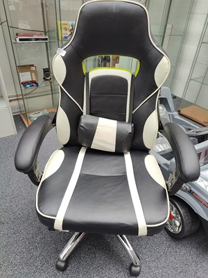 Lot 110 - Black and cream computer chair with built in leg rest and removable back cushion
