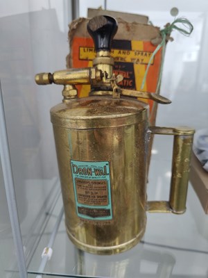 Lot 105 - Vintage Dron-wal no. 5 compressed air sprayer in original box