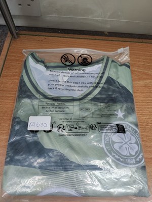 Lot 109 - Replica sports top