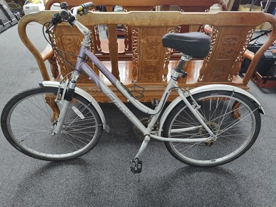 Lot 191 - Giant ladies town bike