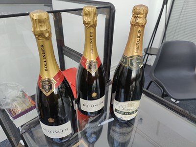 Lot 131 - bottles of assorted alcohol
