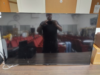 Lot 20 - Samsung television with no stand or remote tested working