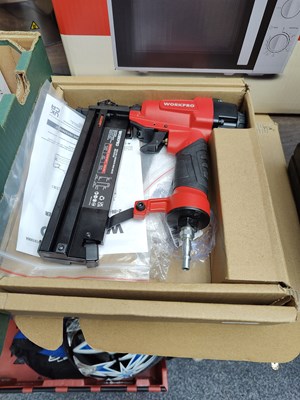Lot 21 - Workpro pneumatic brad nailer and stapler