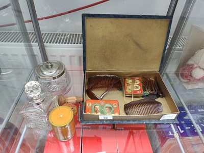 Lot 92 - Shelf of assorted misc