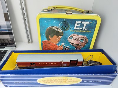 Lot 68 - ET metal launch box and model train