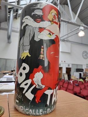 Lot 83 - Retro style vase / umbrella stand featuring swinging dancers