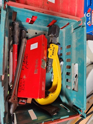 Lot 299 - Box containing asstd tools